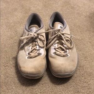 Women’s Nike Tennis Shoes Size 9.5